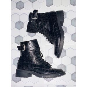 Used**A New Day Combat Boots